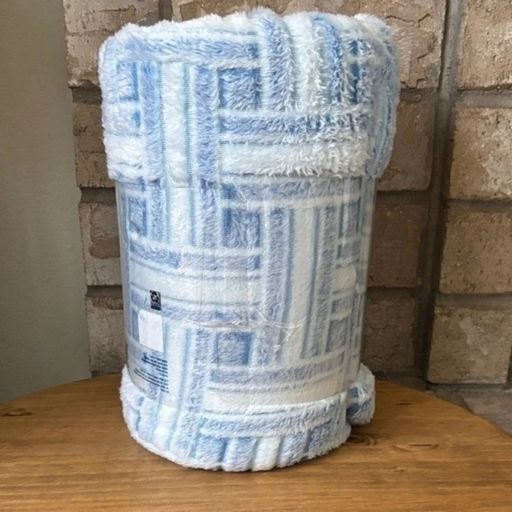The Big One Oversized Plush Throw Blue Vintage Weave Fall 5ft by 6ft NEW